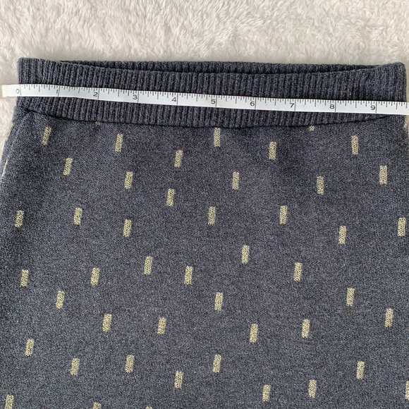 H&M Gray Sweater Skirt 4-6 yrs. Gold Design EUC - Picture 7 of 8